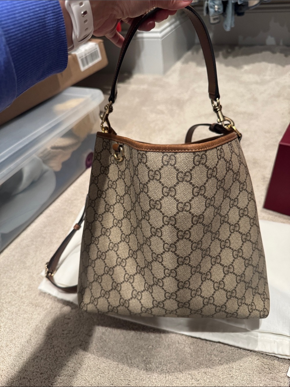 Authentic Gucci Beige GG Canvas Medium Bucket Bag with Chestnut Trim - Picture 2 of 16